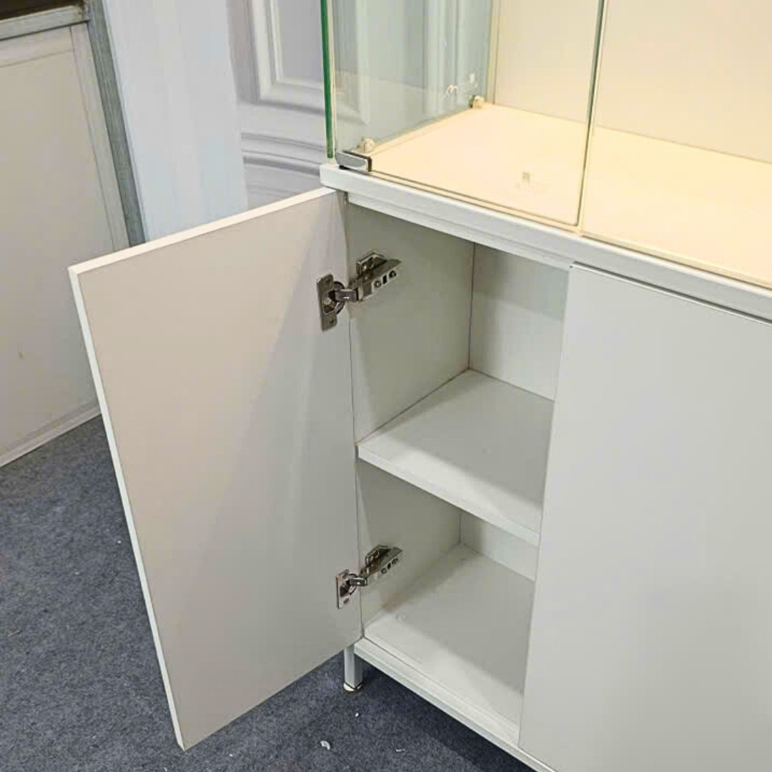 Tủ trưng bày MDF phủ melamine phối kính cường lực 8mm sang trọng – KN Home Décor