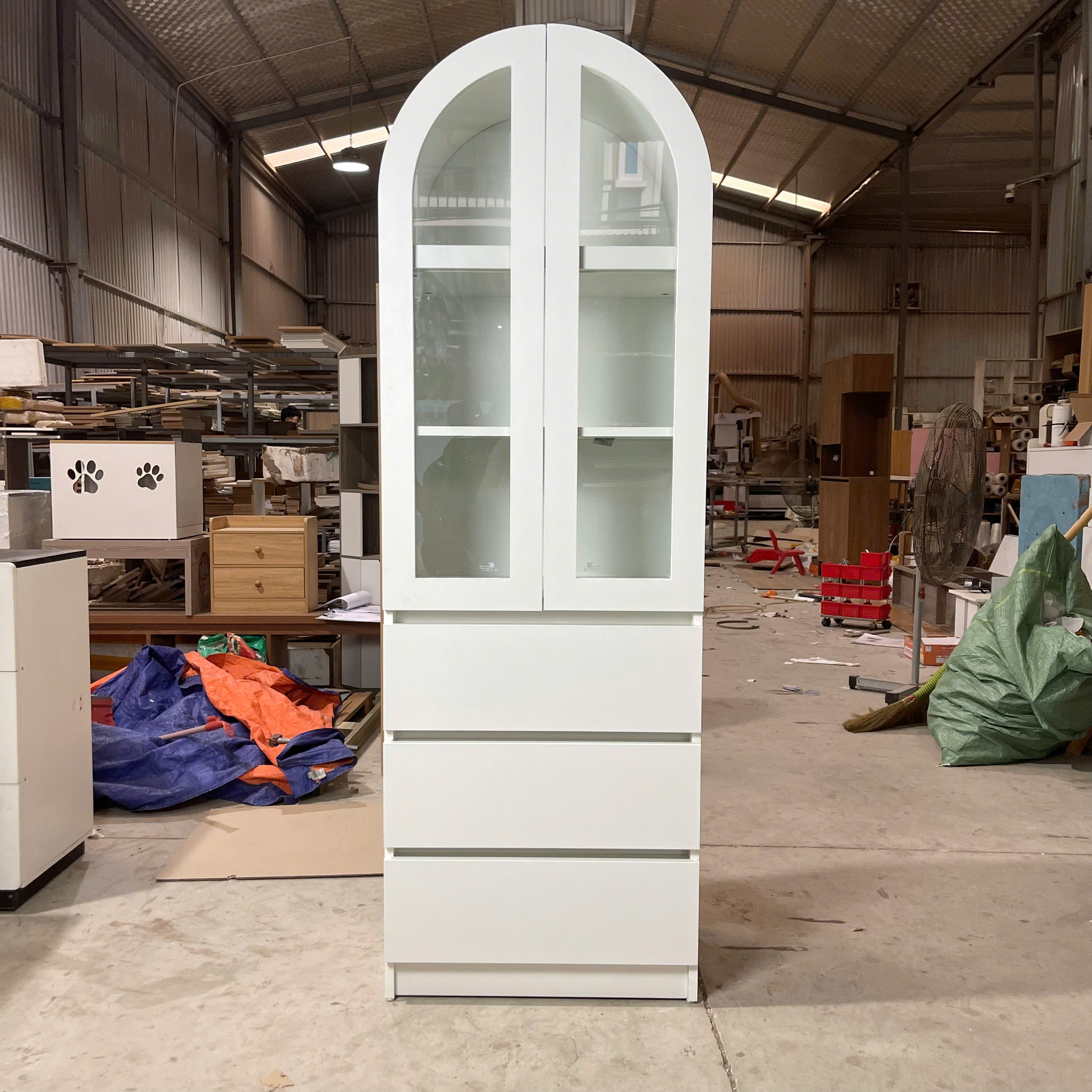 tủ trưng bày kính sang trọng