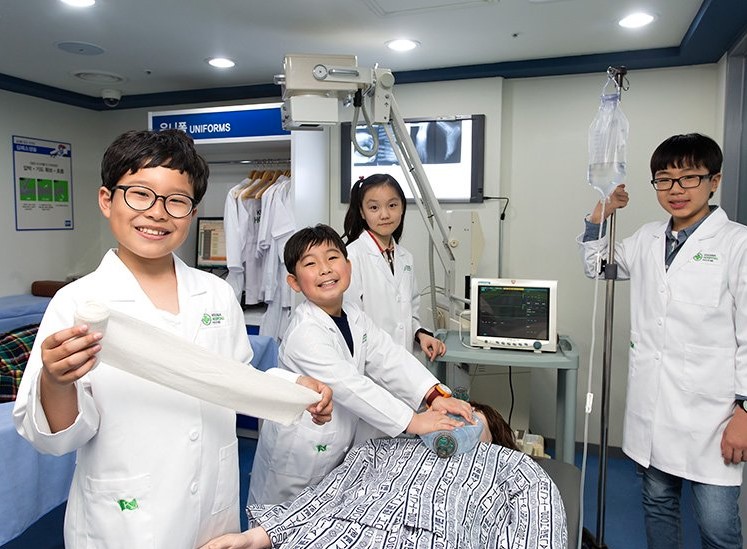 Giá Vé Ưu Đãi KidZania Lotte Tây Hồ -  Ca Chơi 4 Tiếng [Thứ 7, CN, Lễ]