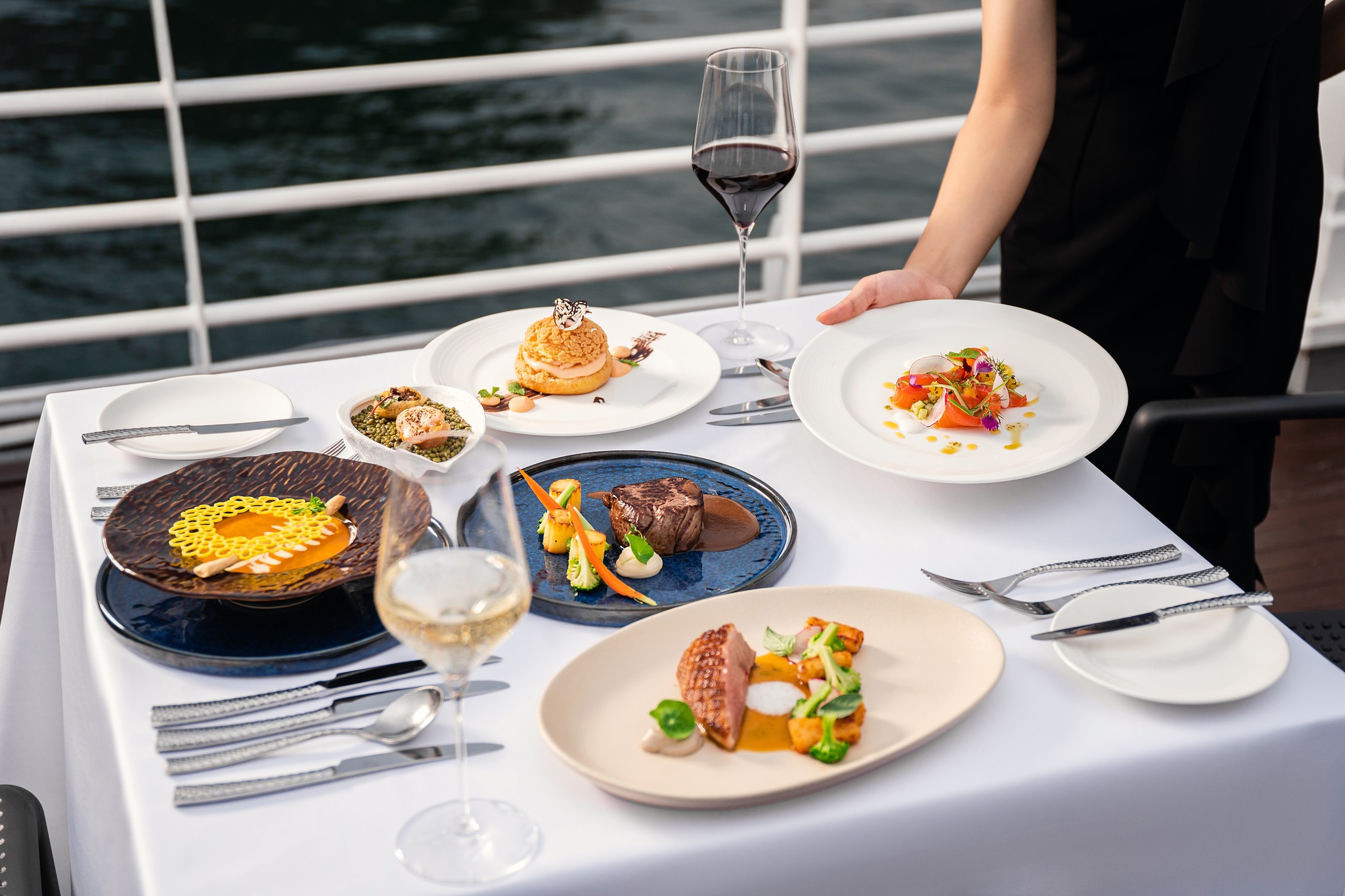 2 NGÀY 1 ĐÊM AMBASSADOR SIGNATURE CRUISE LAN HA BAY 5*