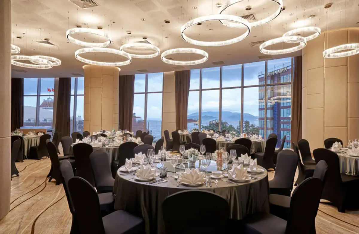 Khách sạn The Empyrean Nha Trang