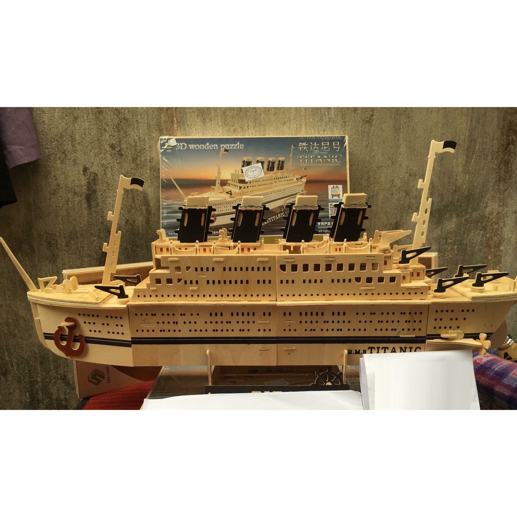 Đồ chơi lắp ráp gỗ 3D Mô hình tàu Titanic G-W032 - Tặng kèm đèn LED USB trang trí