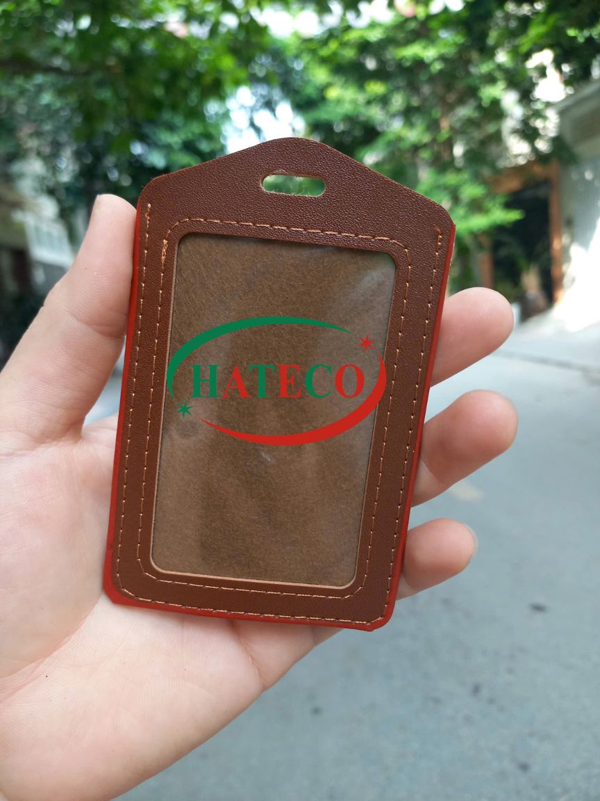 BAO THẺ DA DỌC 1 MẶT NÂU - MẶT THẺ DA NÂU DỌC  (KT: 71mm x 110mm)