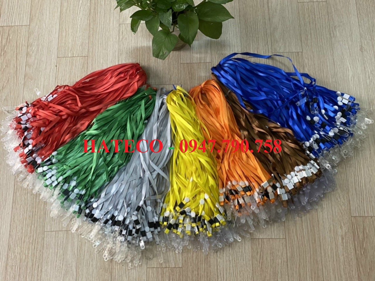 DÂY ĐEO THẺ LỤA MÓC NHỰA MÀU NÂU (loại 1) - DÂY ĐEO THẺ HỌC SINH, SINH VIÊN