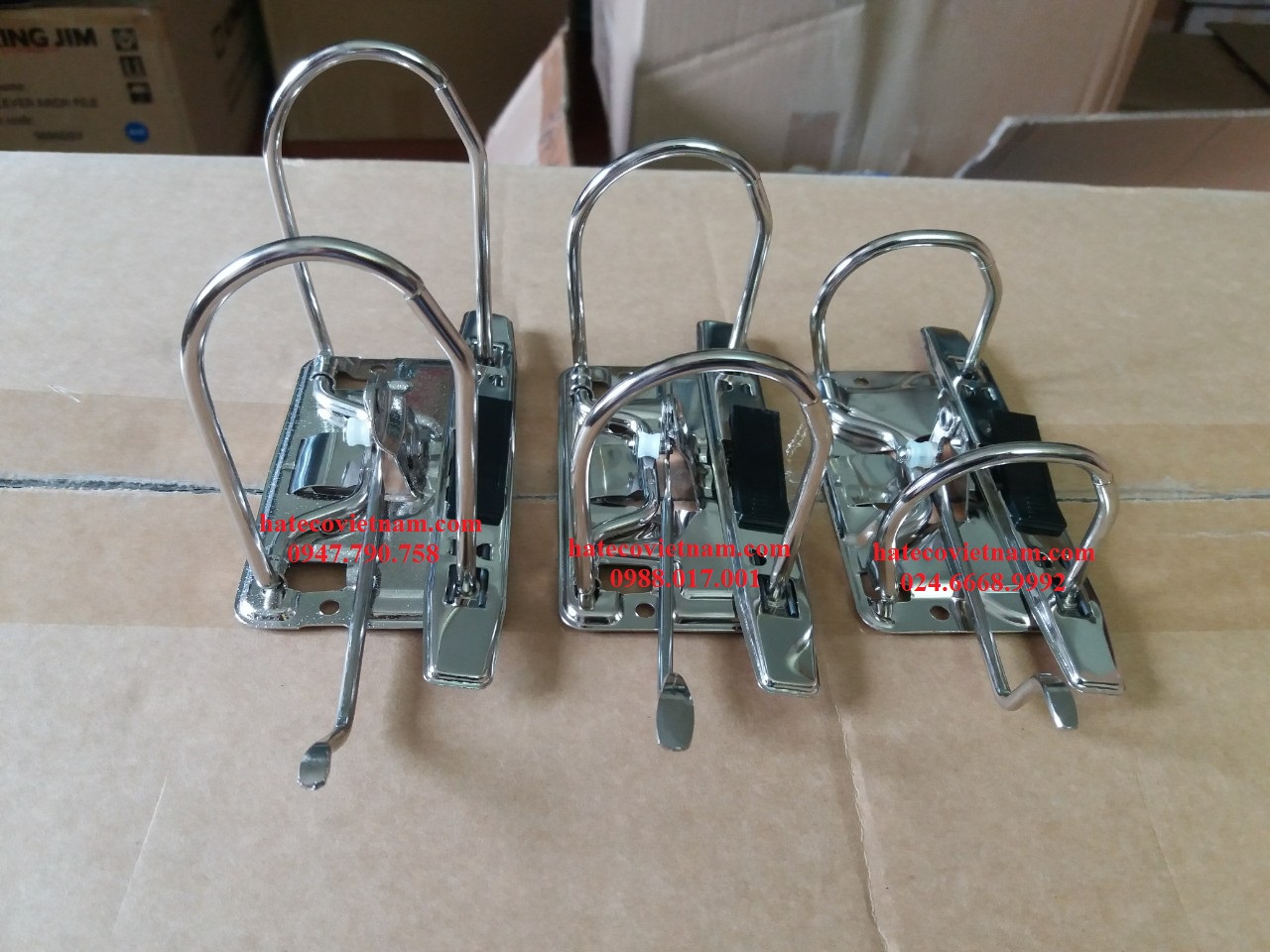 Khóa còng bật 7cm GẮN BẢNG TIN (gồm khóa còng + nẹp còng)