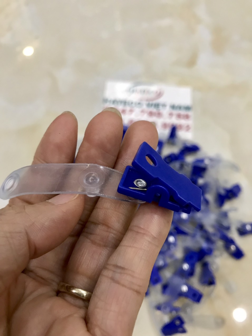 KẸP THẺ NHỰA XANH MÓC TRẮNG (HÀNG CAO CẤP) - CÀI THẺ NHỰA - Kẹp Giữ Thẻ Bằng Nhựa Tiện Dụng - Kẹp thẻ đeo