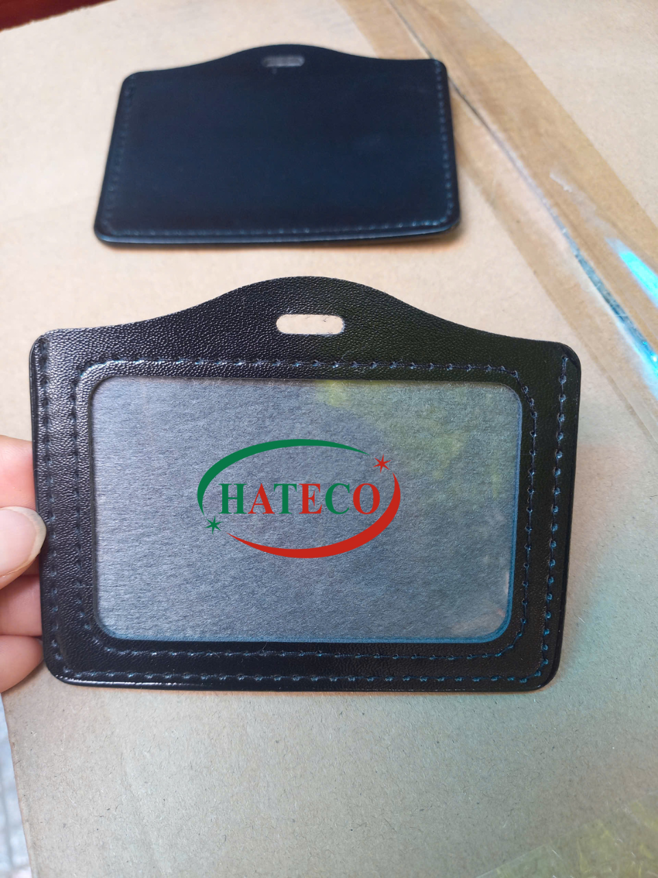 THẺ DA NGANG 1 MẶT ĐEN (KT: 80mm * 102mm) - BAO ĐEO  MẶT THẺ DA ĐEN NGANG SIMILI