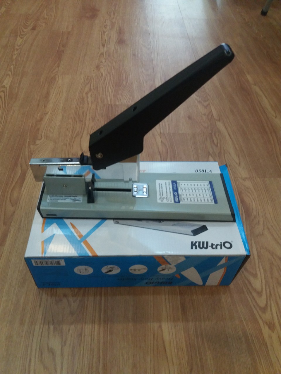 DẬP GHIM ĐẠI KW TRIO 50LA 240 TỜ CHÍNH HÃNG - MÁY BẤM GHIM 50 LA