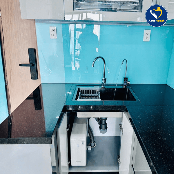Lắp đặt máy lọc nước Truliva UR5840 tại nhà chung cư