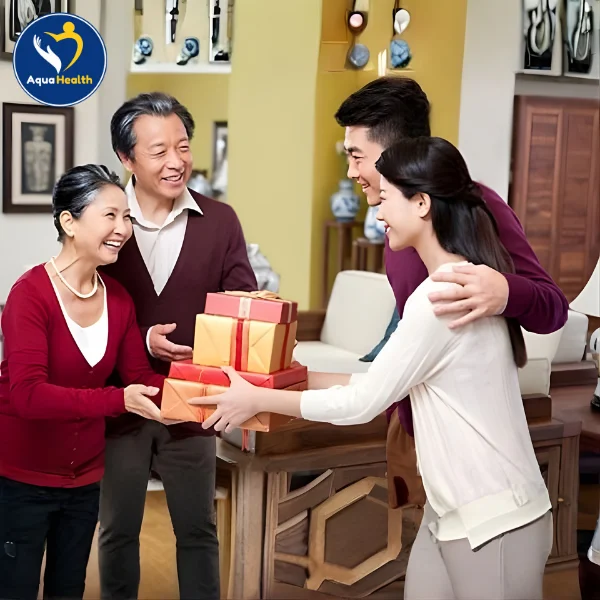 Mua Quà Tết Cho Cha Mẹ - Ý Nghĩa Trong Văn Hóa Việt Nam