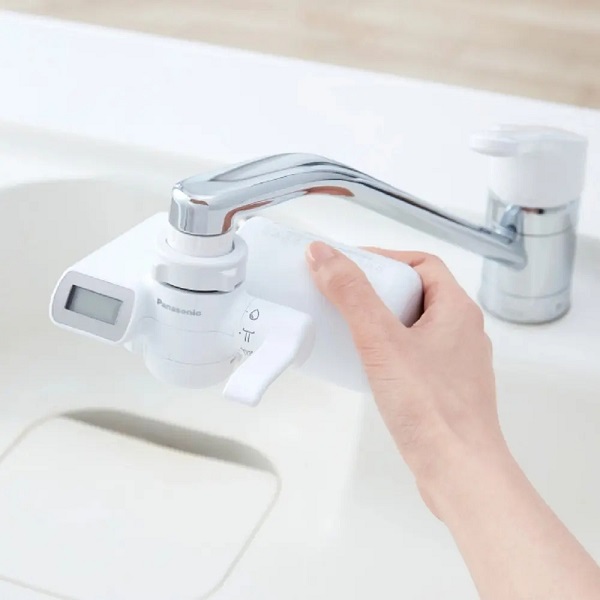 Thay lõi lọc máy Panasonic dễ dàng