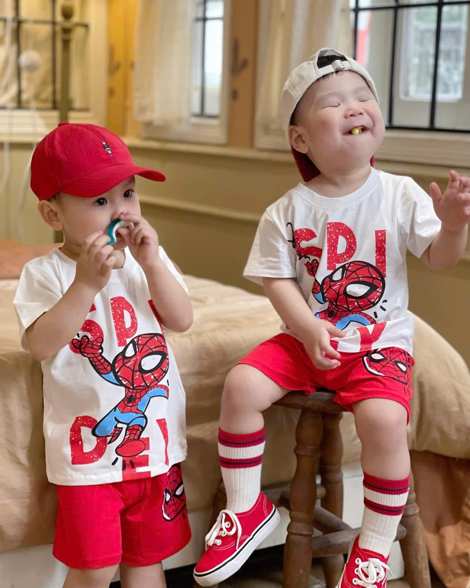 BỘ NGƯỜI NHỆN CỘC TAY SPIDEY QUẦN ĐỎ