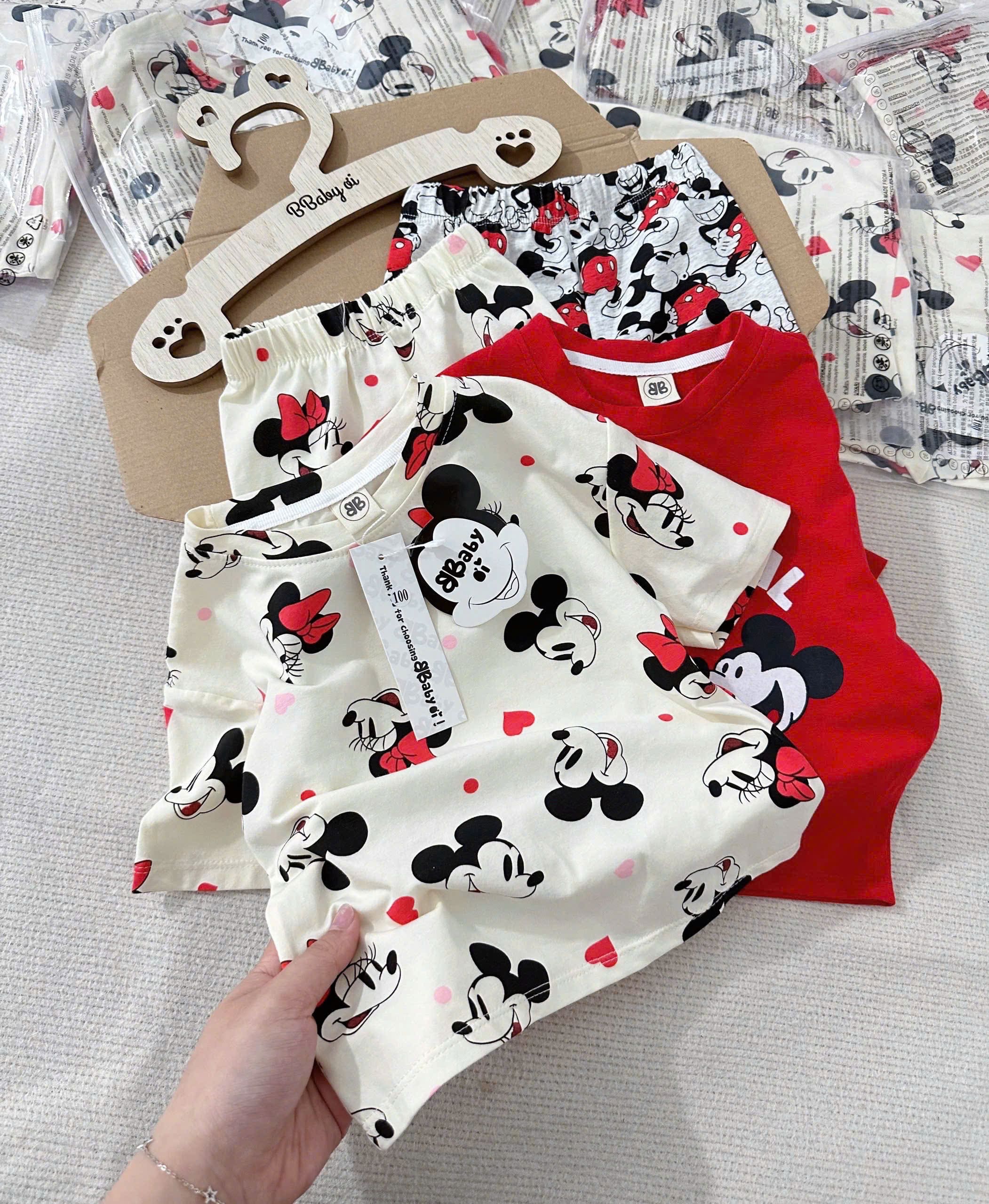 [SET 2 Bộ BÉ GÁI HỌA TIẾT MICKEY] – TONE ĐỎ BE SIÊU XINH CHO BÉ GÁI