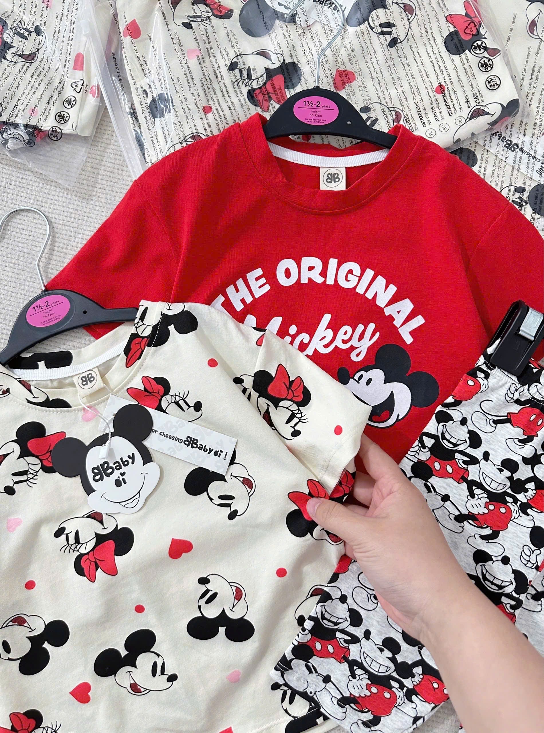 [SET 2 Bộ BÉ GÁI HỌA TIẾT MICKEY] – TONE ĐỎ BE SIÊU XINH CHO BÉ GÁI