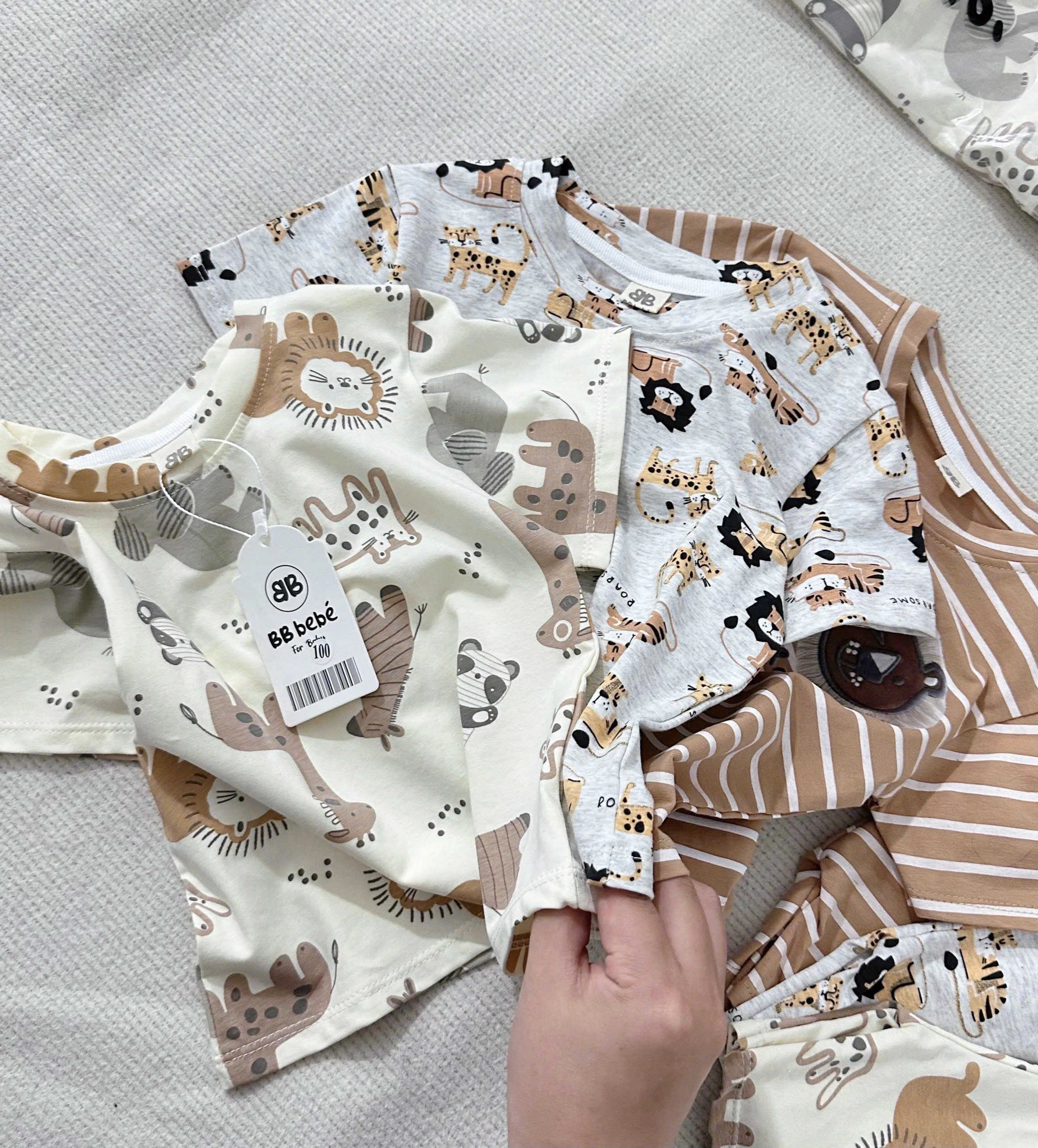 SET 3 BỘ QUẦN ÁO BÉ TRAI – HỌA TIẾT ĐỘNG VẬT TONE NÂU SIÊU XINH