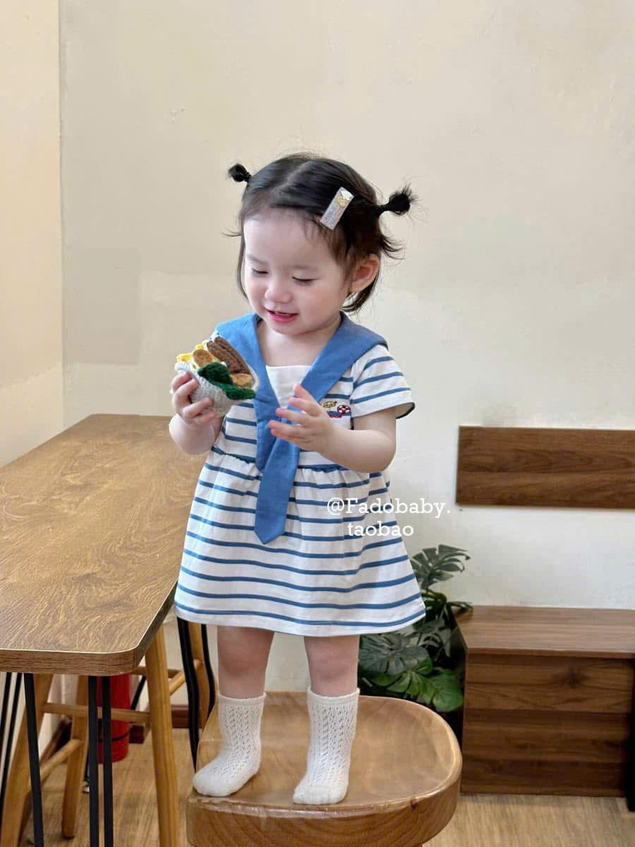 VÁY KẺ MIX CỔ KHĂN  SIÊU XINH CHO BÉ YÊU