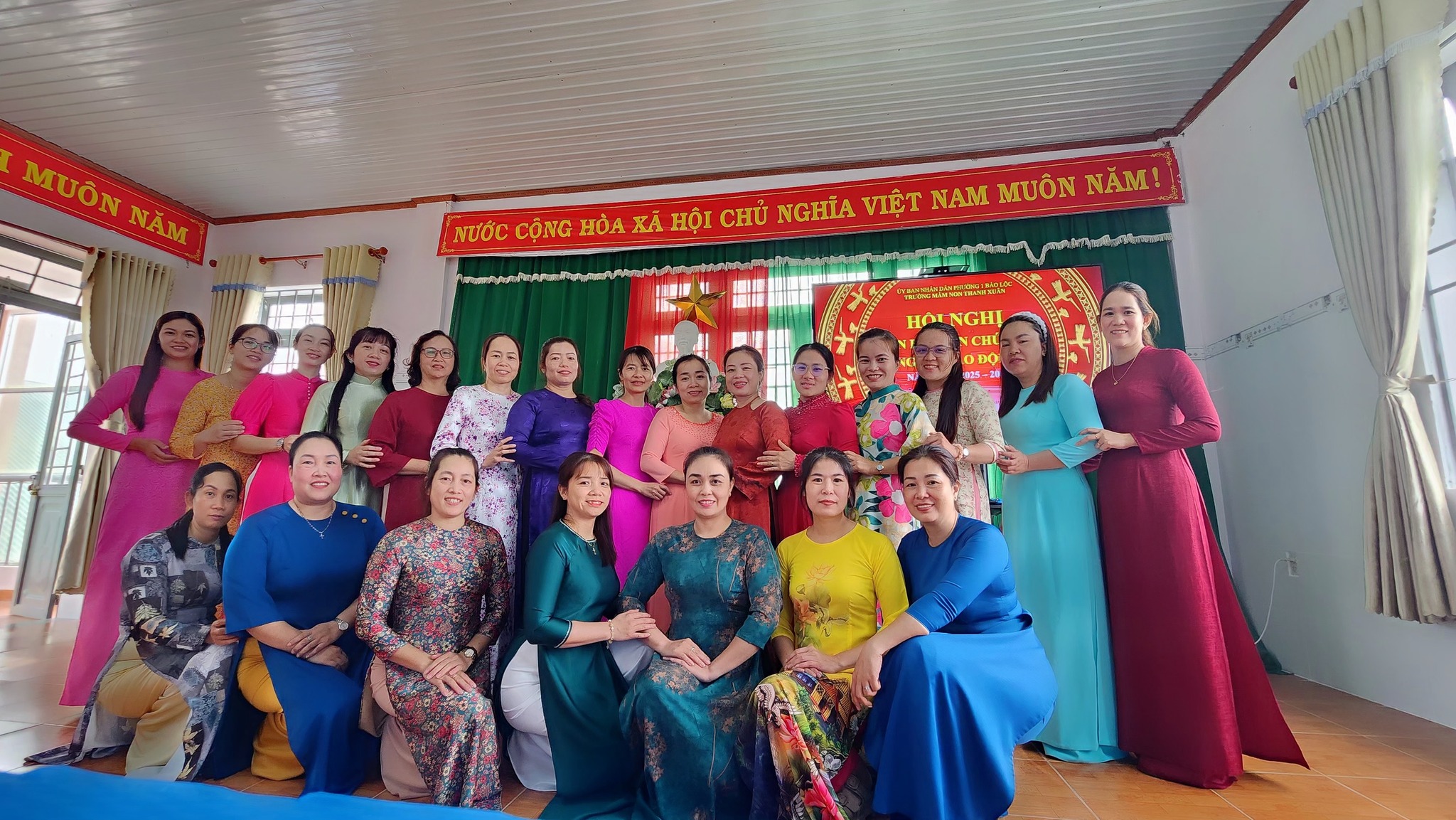 🌺 HỘI NGHỊ CB – VC – NLĐ TRƯỜNG MẦM NON THANH XUÂN ✨ Năm học 2025–2026 ✨ 📘 Phát huy dân chủ – Nêu cao trách nhiệm – Chung tay phát triển