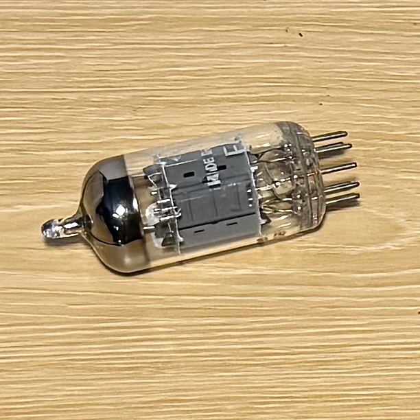1x ECC83. Telefunken ECC83/12AX7 Tấm 15mm O getter Hai Trống Test New