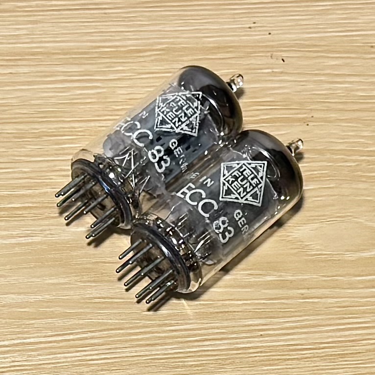 Pair Telefunken ECC83 Đáy Kim Cương. Tấm Trơn Mịn Đã Được Kiểm Tra 100% TV7