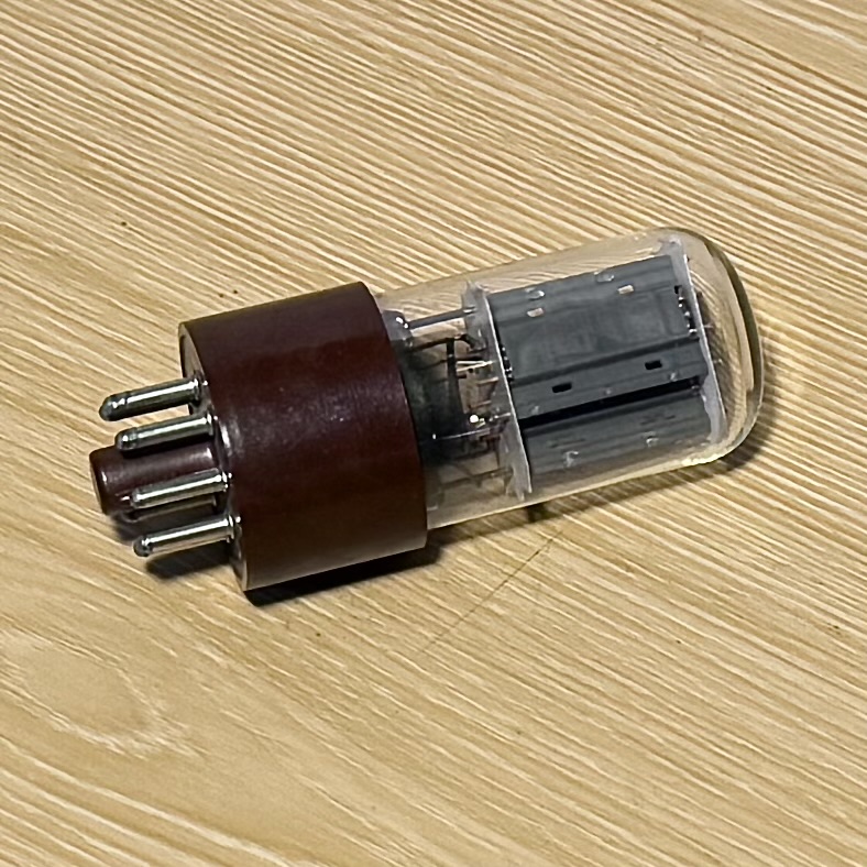 Bóng Đèn Chân Không 6SN7 / 6SN7GT Đế Mầu Nâu Sản Xuất Italia