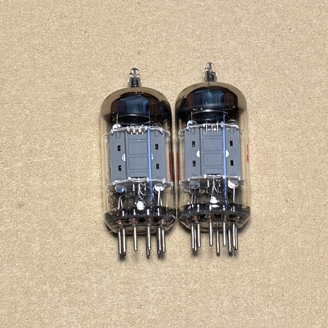 Ống Tiền Khuếch Đại ECC83 / 12AX7 VALVO ∆ Code Disc Getter Nos (LC #1)