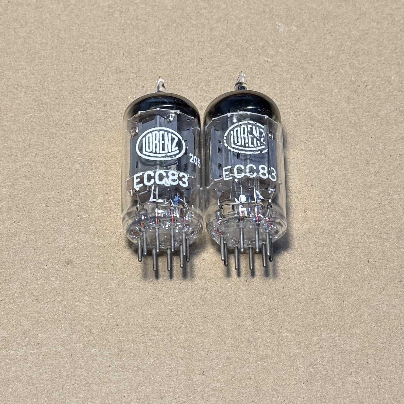 Ống Tiền Khuếch Đại Cổ Điển Lorenz ECC83 12AX7 Tấm Dài 17mm Có Gân (LC #2)