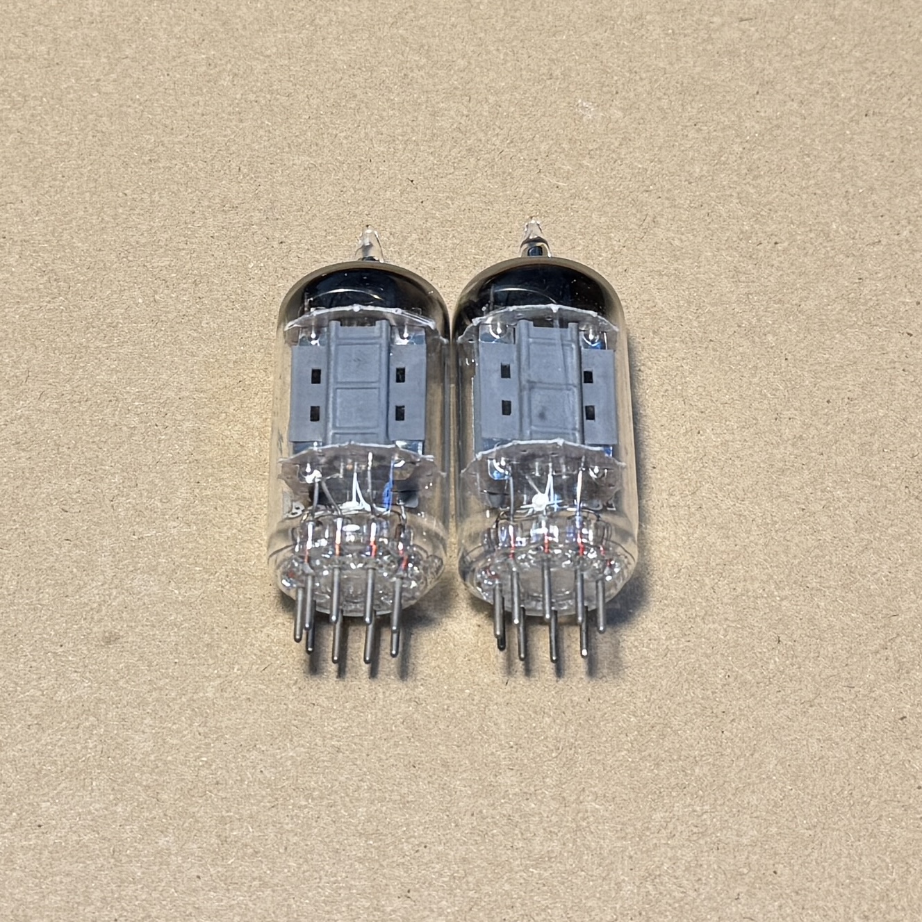 Ống Tiền Khuếch Đại Cổ Điển Lorenz ECC83 12AX7 Tấm Dài 17mm Có Gân (LC #2)