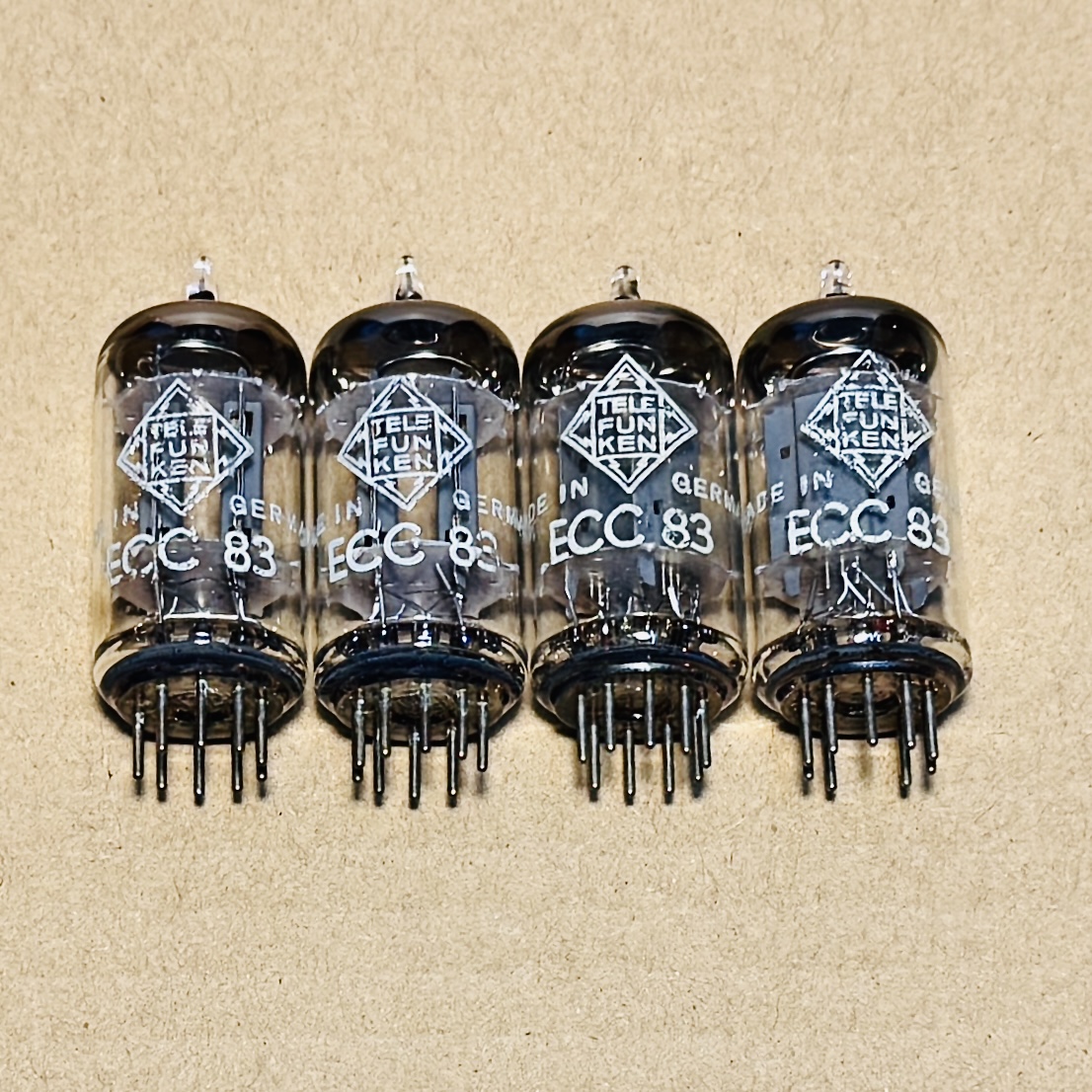 Ống Tiền Khuếch Đại ECC83 / 12AX7 TELEFUNKEN Logo Đáy Kim Cương (LC 50)