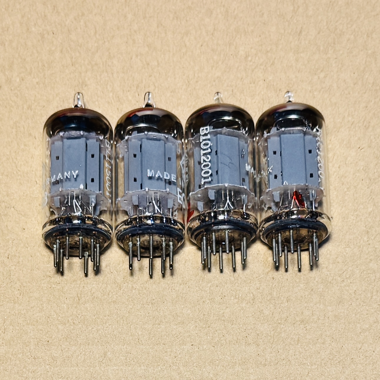 Ống Tiền Khuếch Đại ECC83 / 12AX7 TELEFUNKEN Logo Đáy Kim Cương (LC 50)