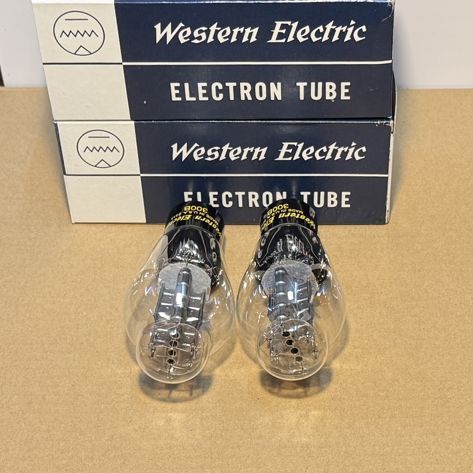 Cặp Triode Western Electric 300B Do Hoa Kỳ Sản Xuất Mới trong hộp Chưa Sử Dụng (VT7)