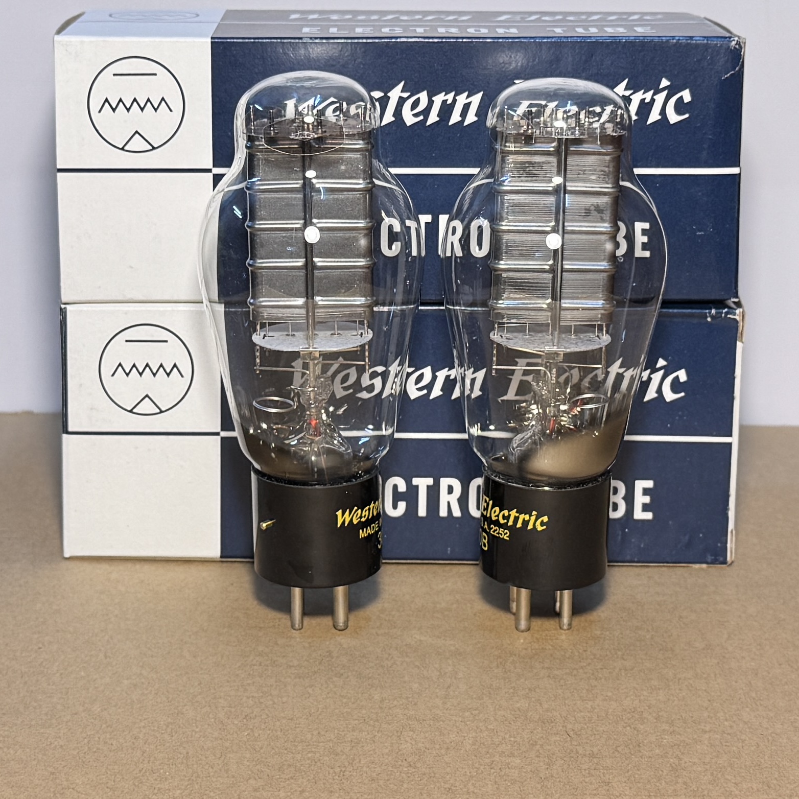 Cặp Triode Western Electric 300B Do Hoa Kỳ Sản Xuất Mới trong hộp Chưa Sử Dụng (VT7)