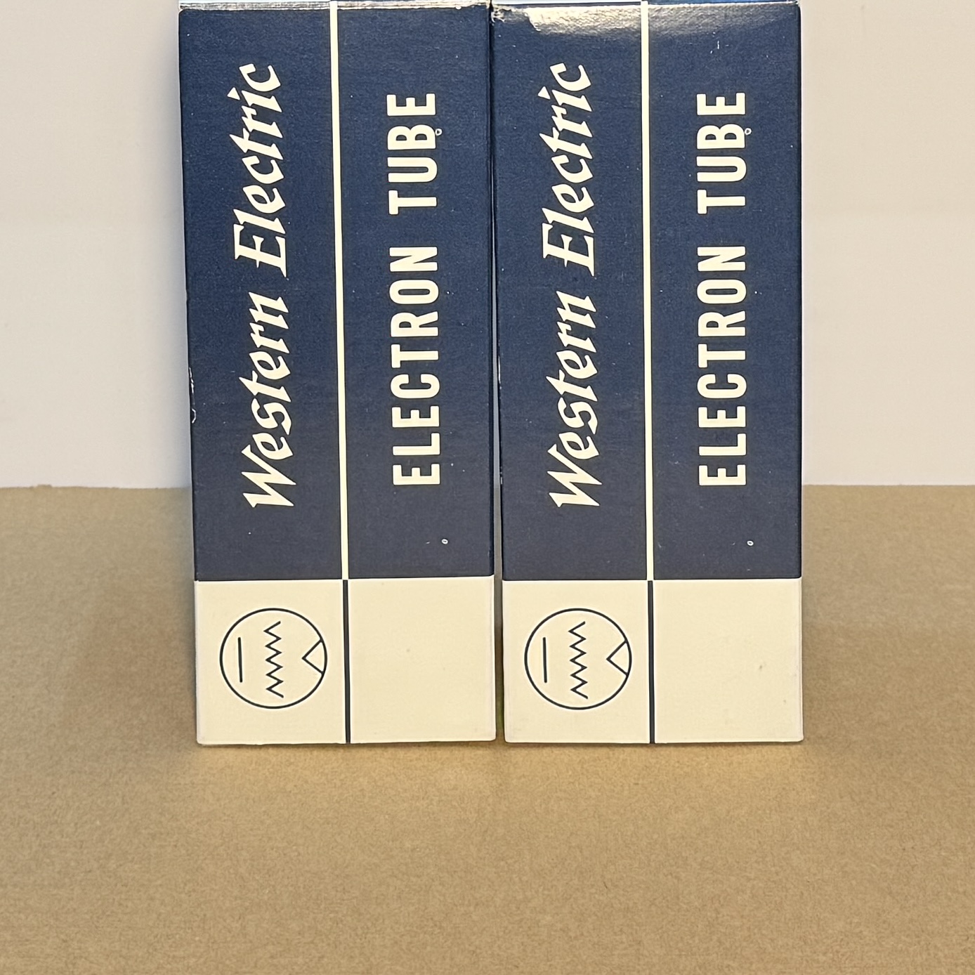 Cặp Triode Western Electric 300B Do Hoa Kỳ Sản Xuất Mới trong hộp Chưa Sử Dụng (VT7)