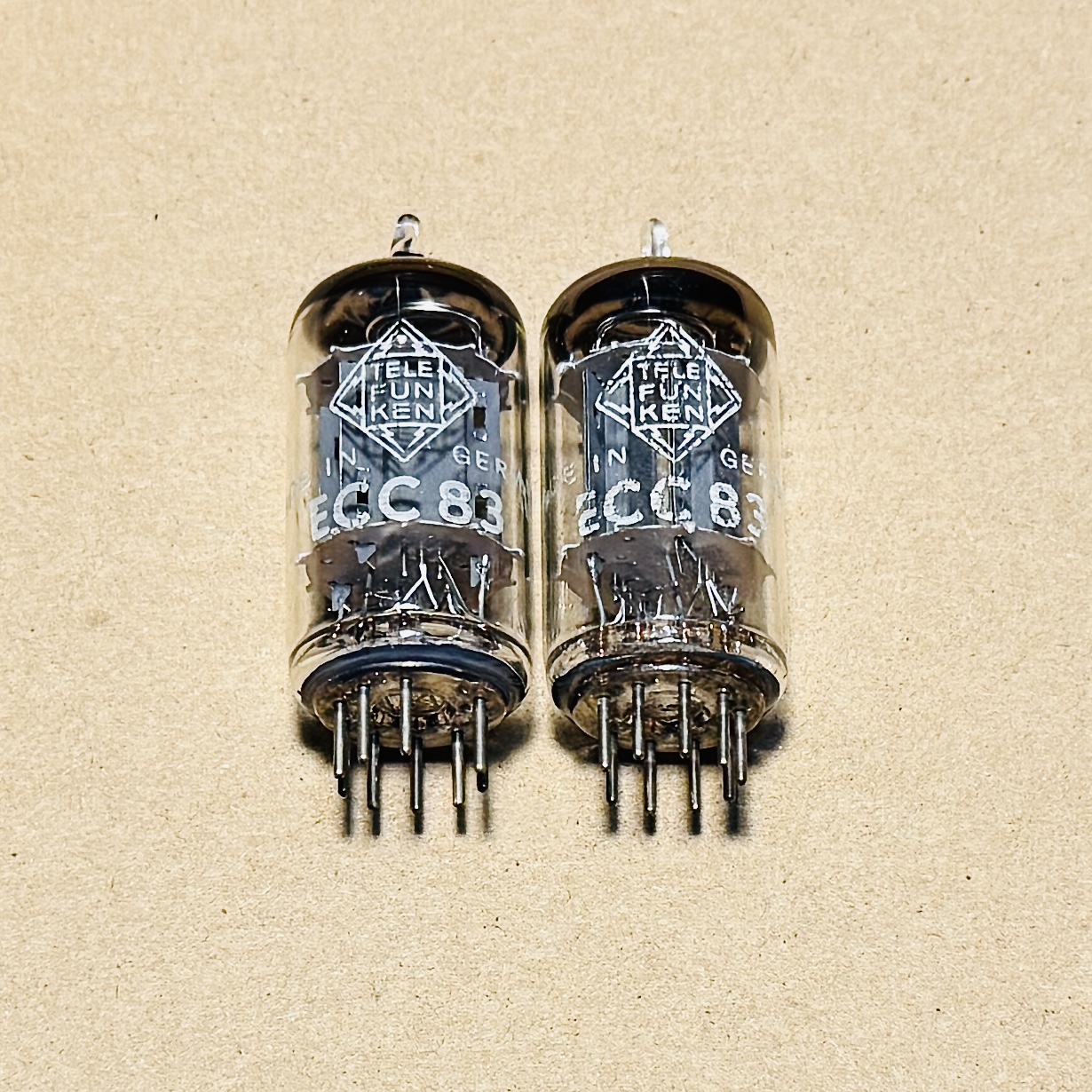 Telefunken ECC83 / 12AX7 Diamond Bottom Valve Tube TV7 Test