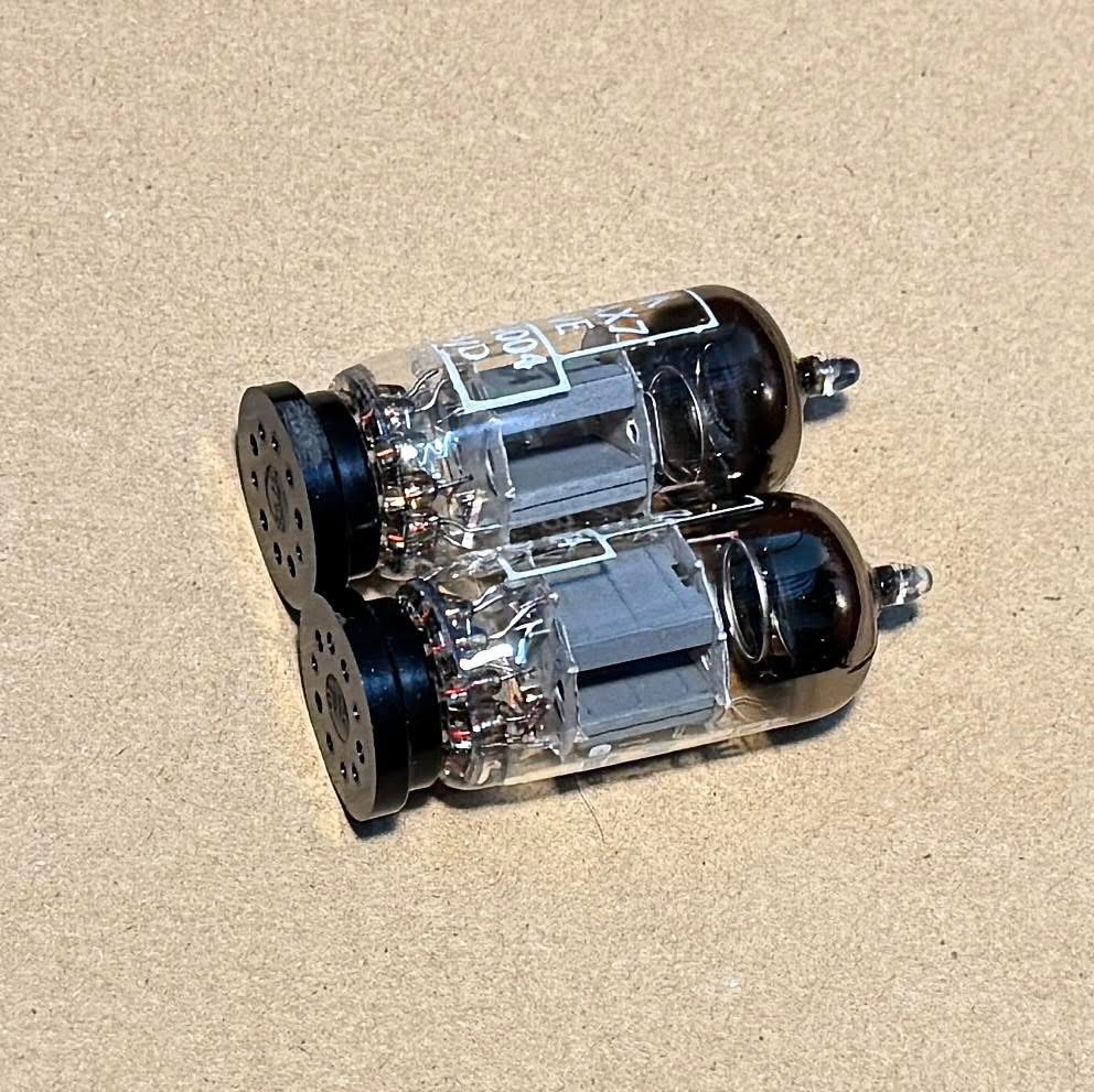 Mullard M8137 / CV4004 / 12AX7 Box Plate Valve Tube Eq Ecc83 B339 Cv492