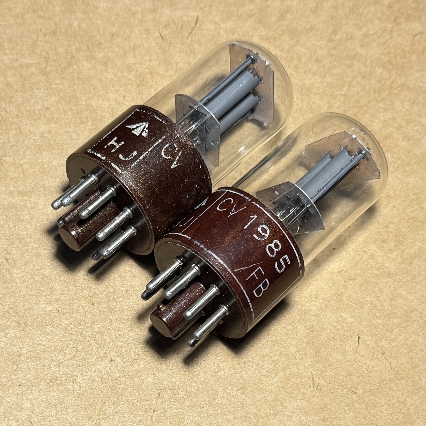 Bóng Đèn CV1985 Brimar. 6SL7GT ECC35 Tấm Mầu Xám Cùng Mã Ngày 1952 Rất Hiếm