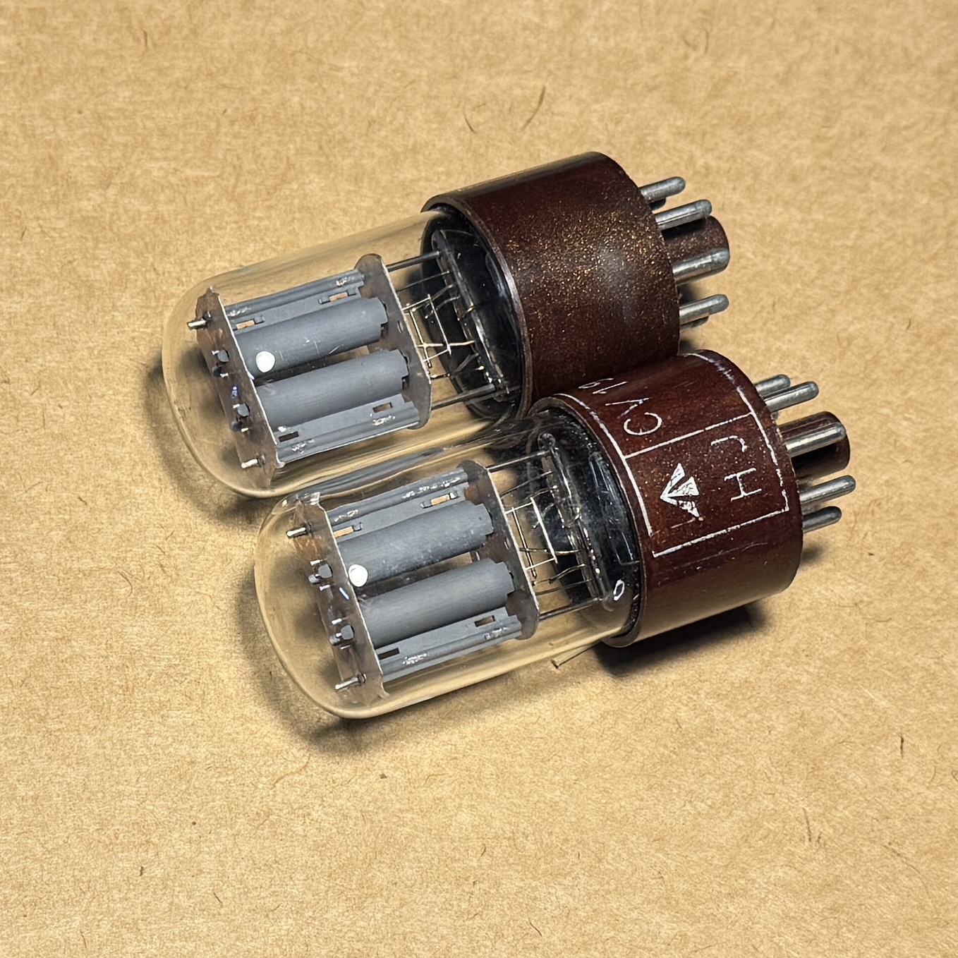 Bóng Đèn CV1985 Brimar. 6SL7GT ECC35 Tấm Mầu Xám Cùng Mã Ngày 1952 Rất Hiếm