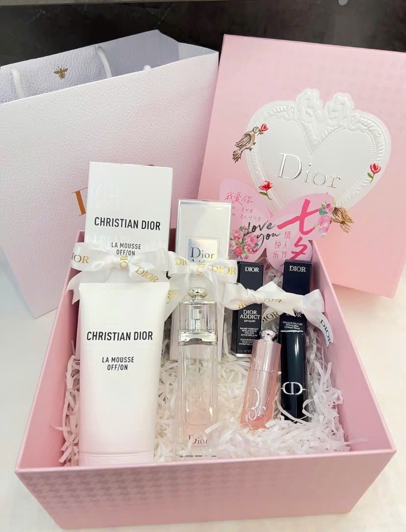 Túi giấy, hộp quà, ruy băng DIOR chính hãng