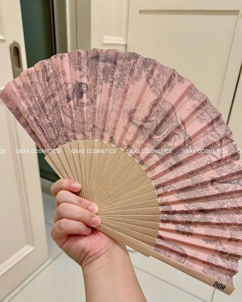 Quạt xếp cầm tay Christian Dior