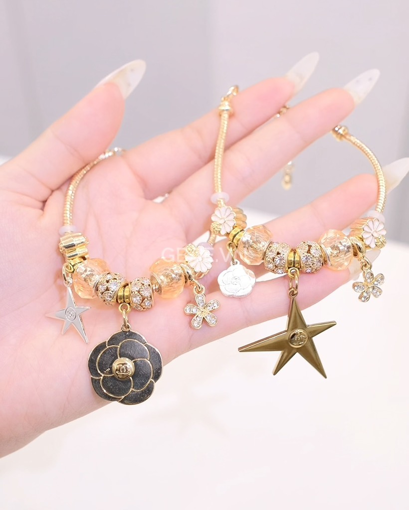 Vòng Tay CHANEL Gift Hãng Fullbox Kèm Charm Vàng