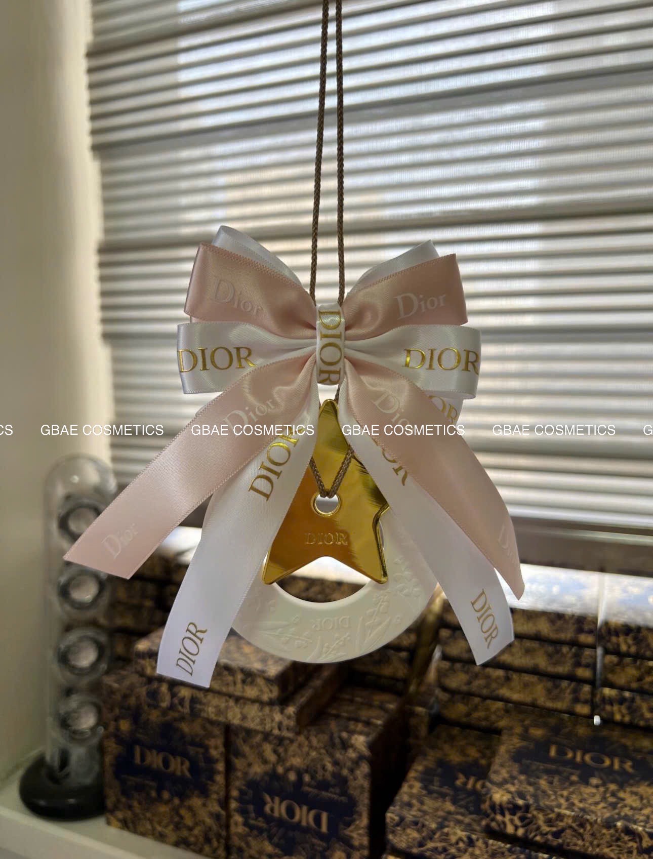 Móc Treo Nơ Kèm Charm Gift DIOR Chính Hãng - Fullbox Kèm Túi Giấy