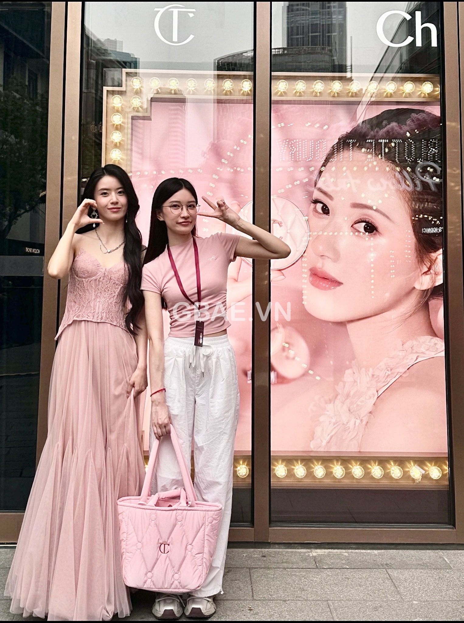 Túi Tote Hồng Charlotte Tilbury x Triệu Lộ Tư