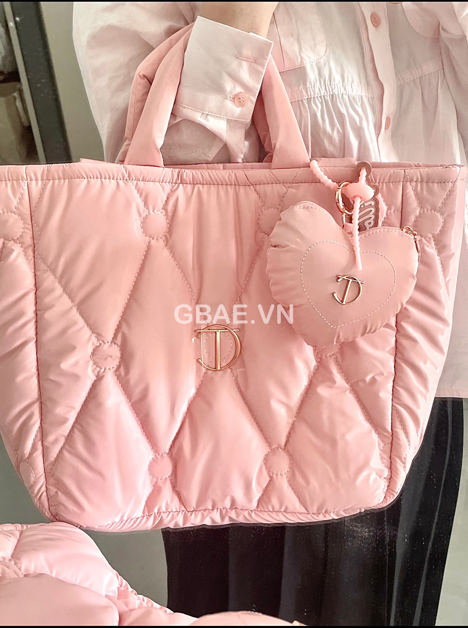 Túi Tote Hồng Charlotte Tilbury x Triệu Lộ Tư