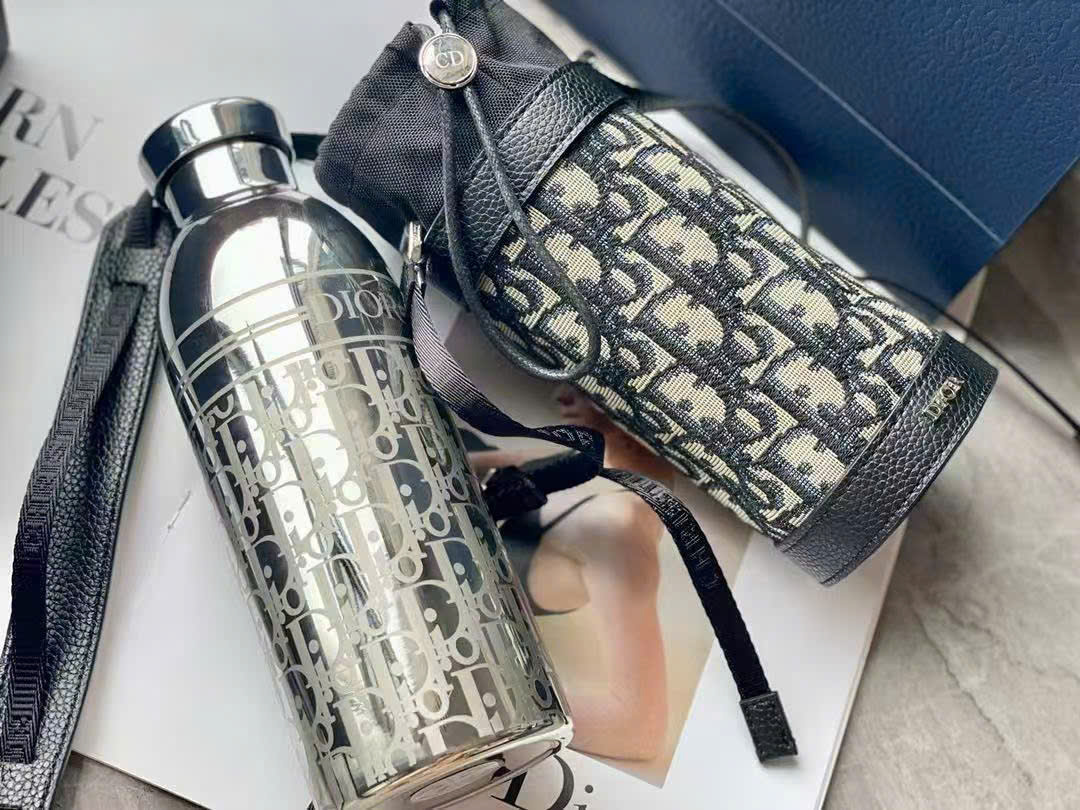Bình Nước DIOR Giữ Nhiệt 750ml Màu Bạc VIP Gift Chính Hãng