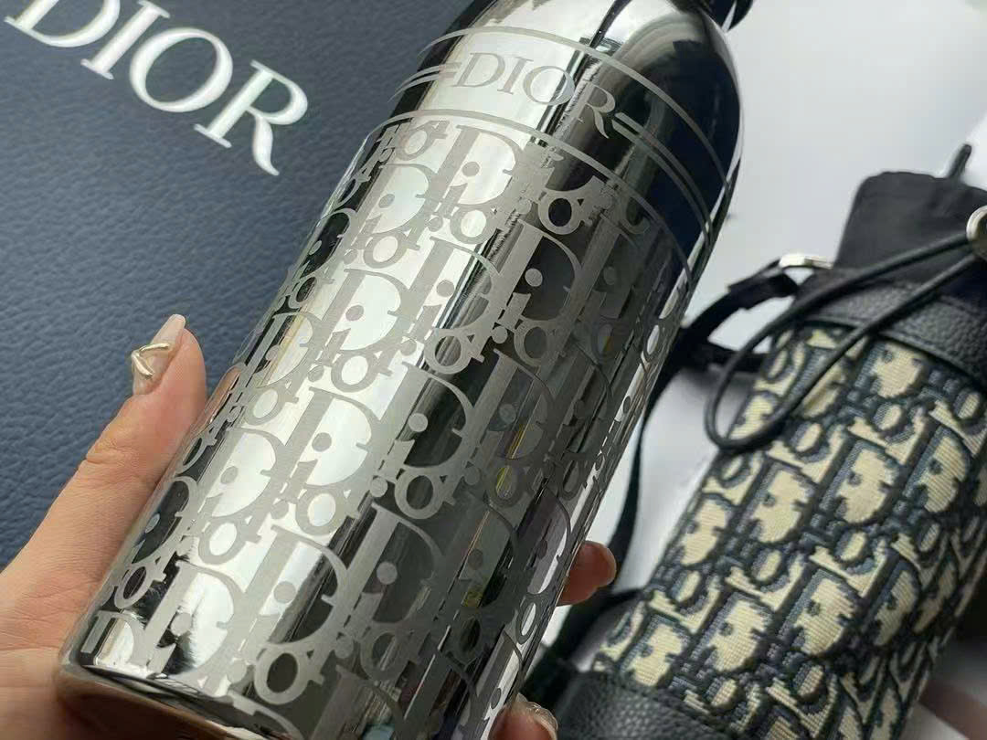 Bình Nước DIOR Giữ Nhiệt 750ml Màu Bạc VIP Gift Chính Hãng