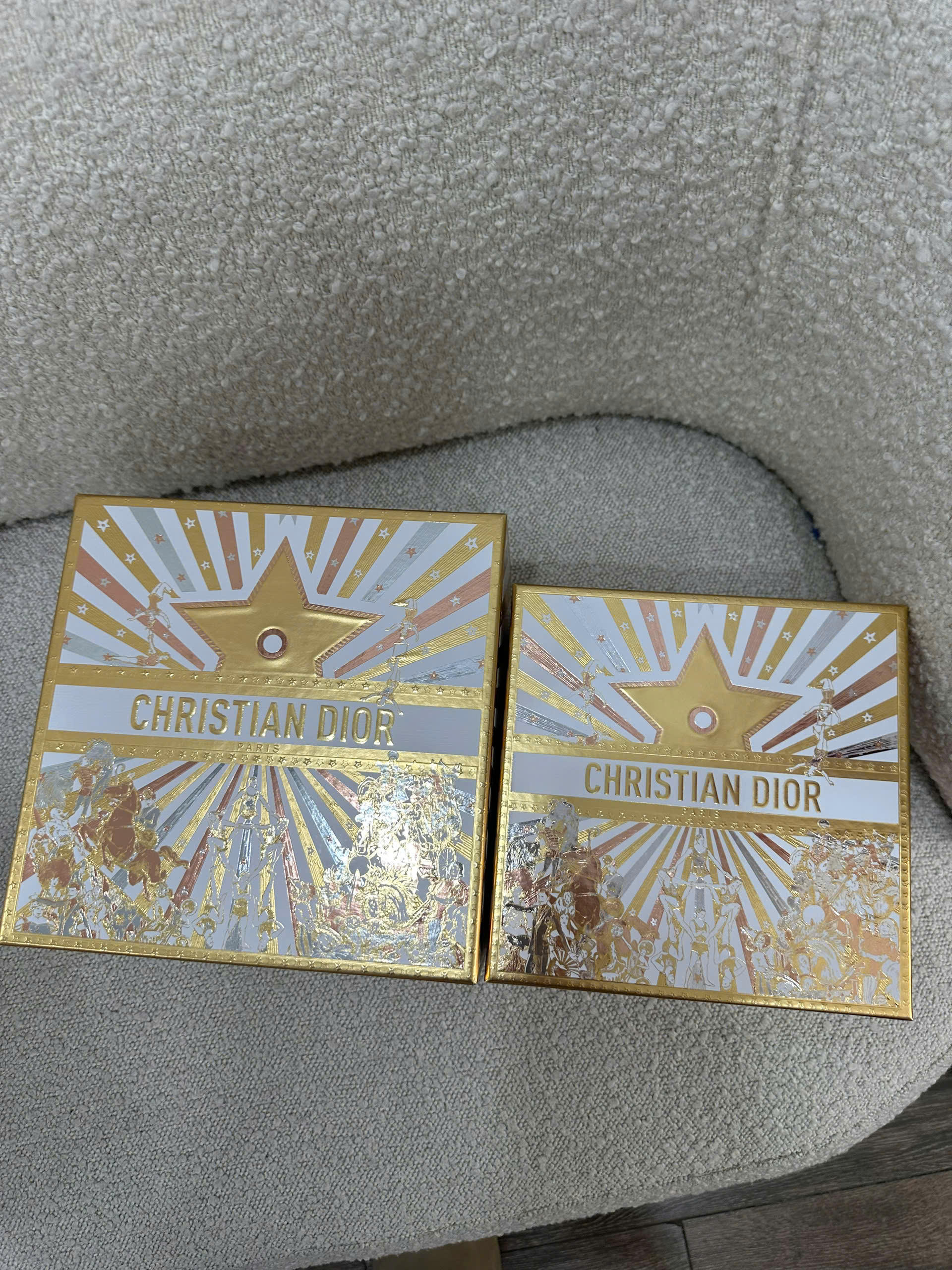 Túi giấy, hộp quà, ruy băng DIOR chính hãng