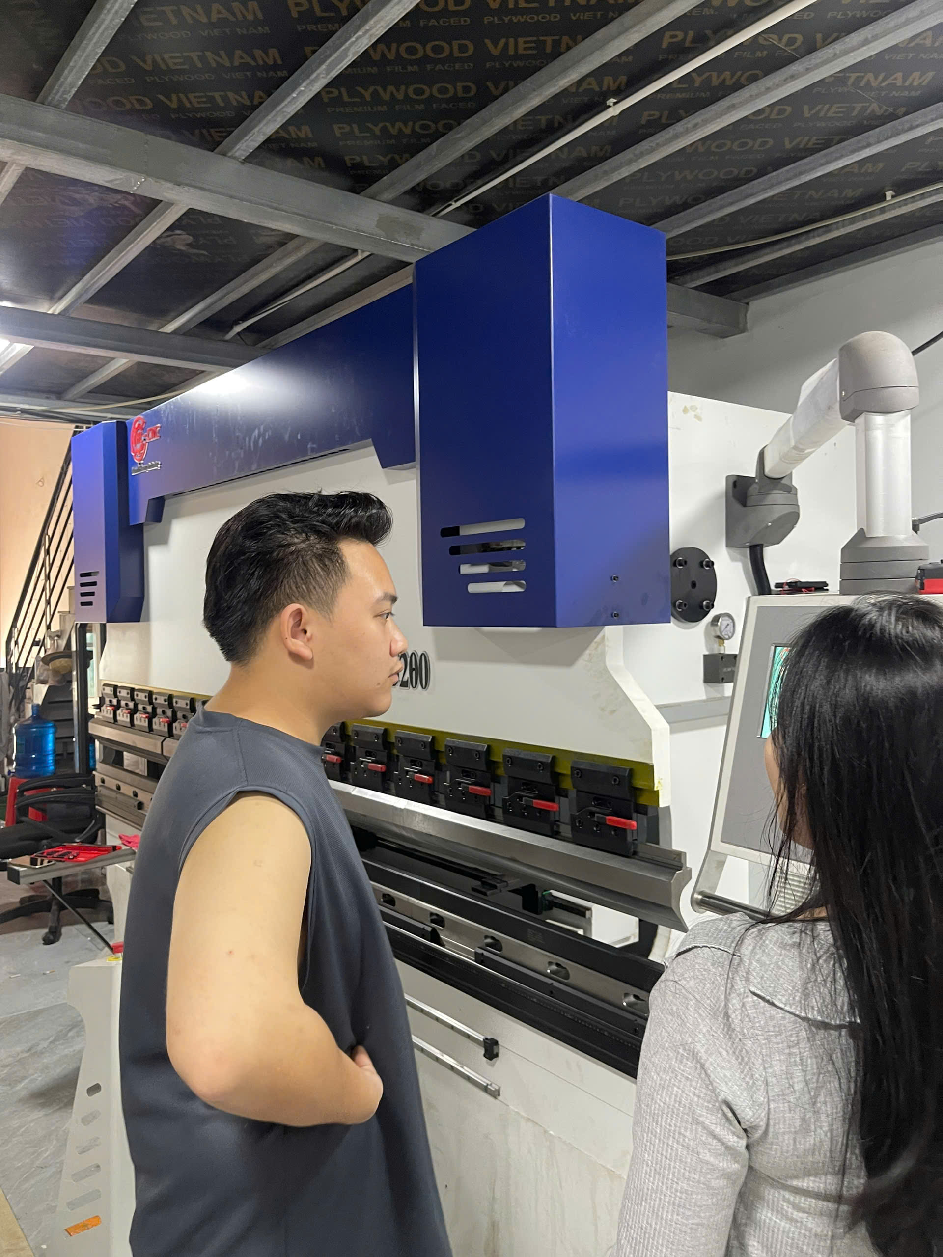 Anh Khách Ở Hà Nội