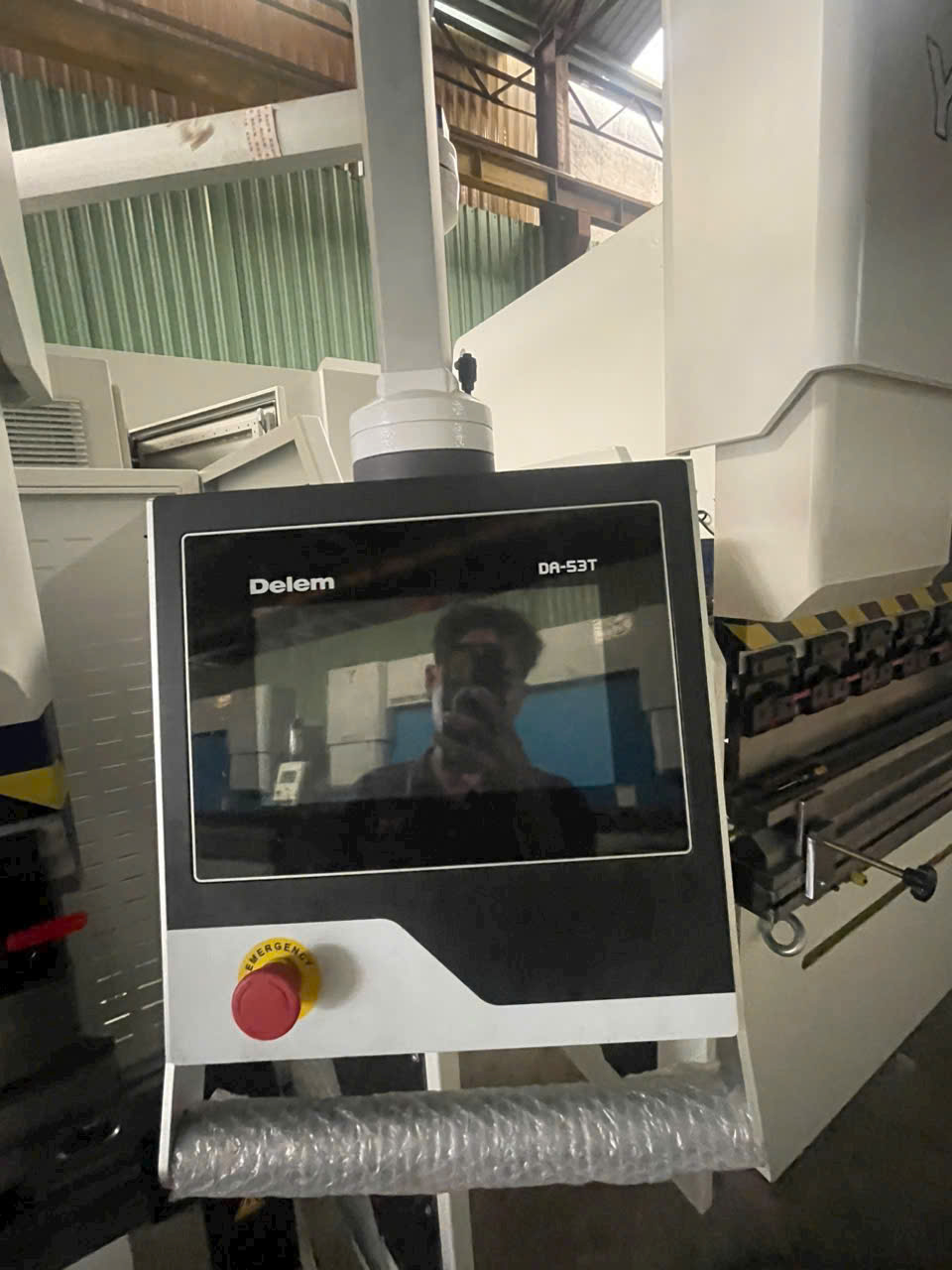 Máy Chấn CNC 130Tấn 4M (4N+1)