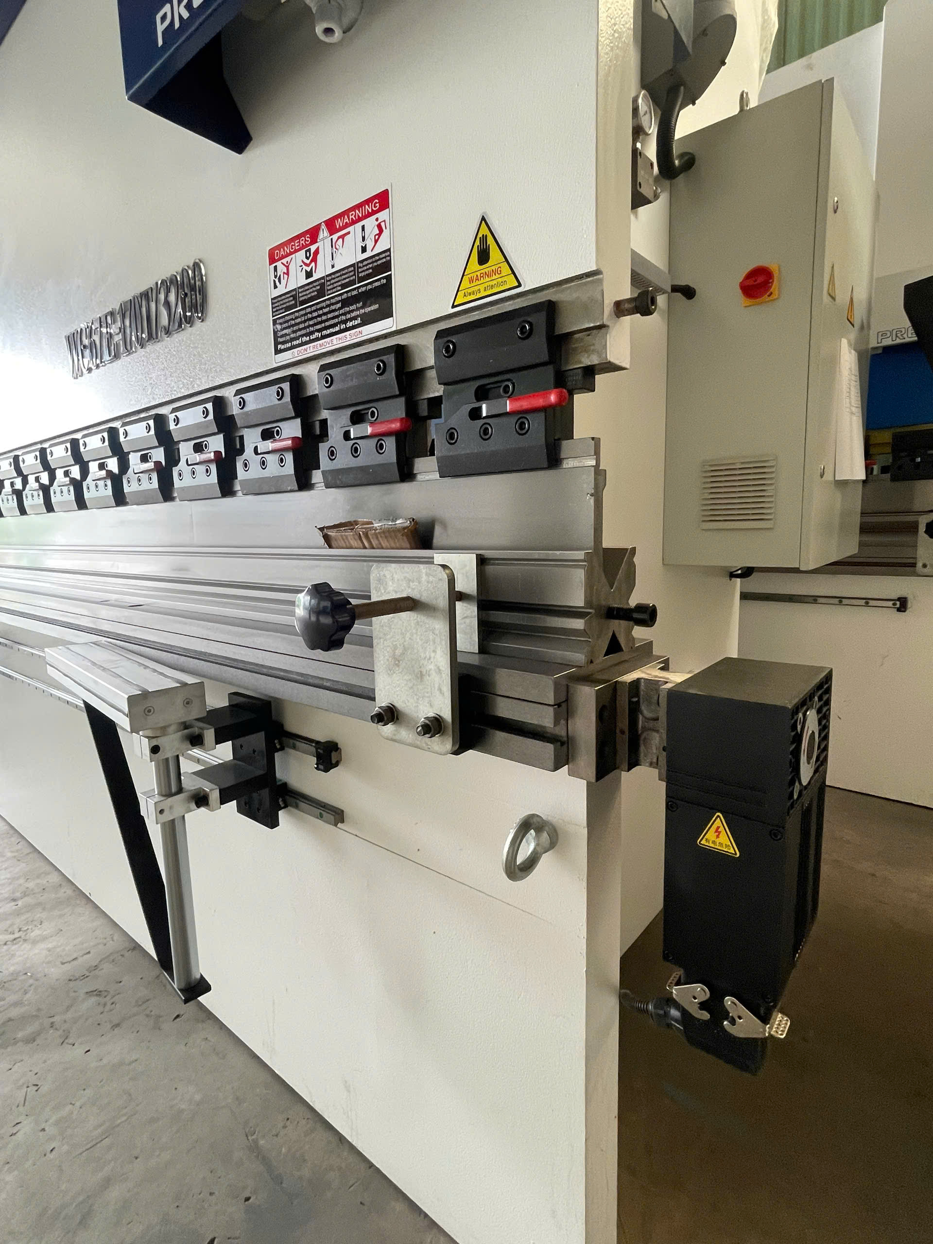 Máy Chấn 170Tấn 3M2