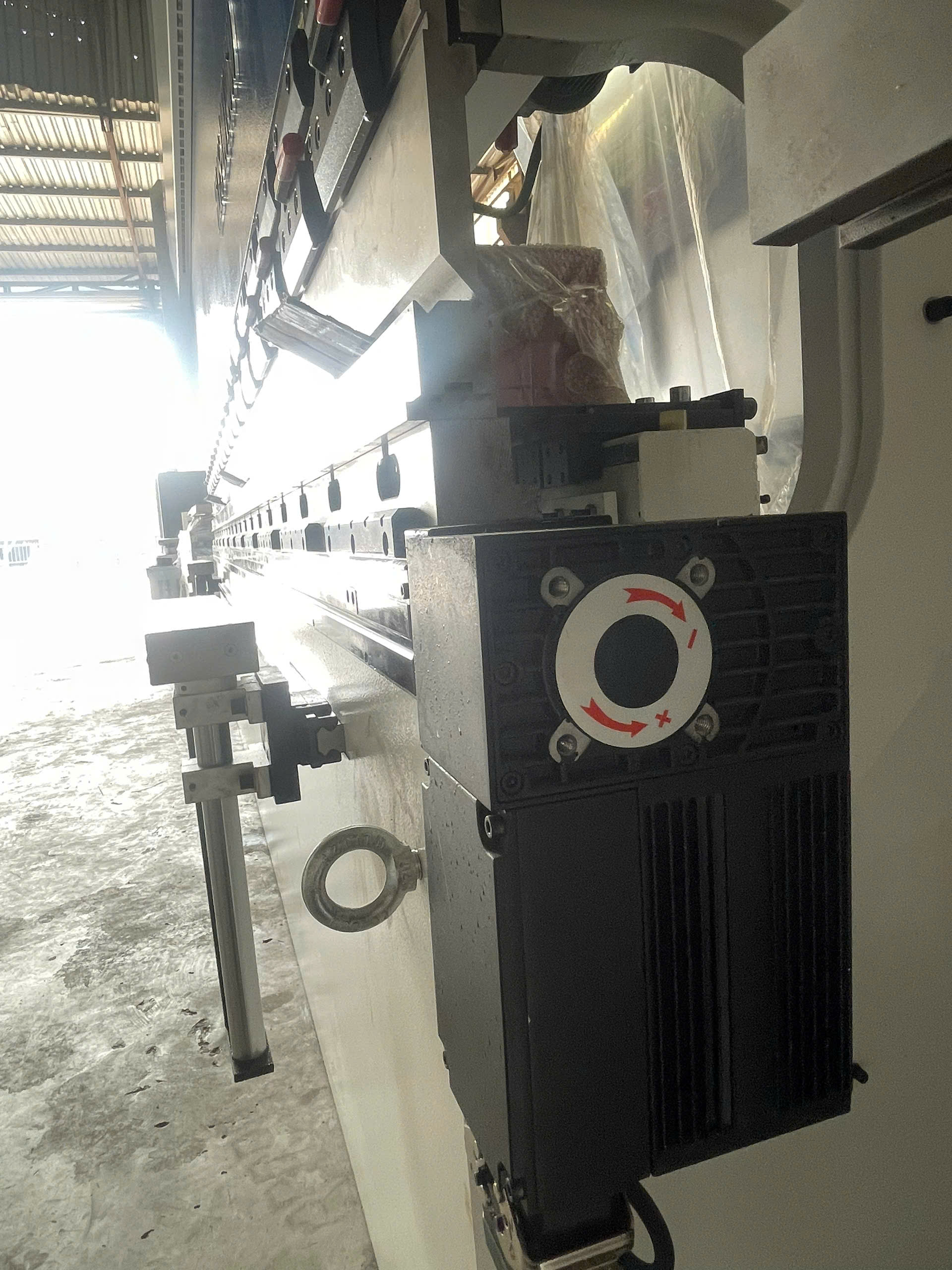 Máy Chấn CNC 110T 4M