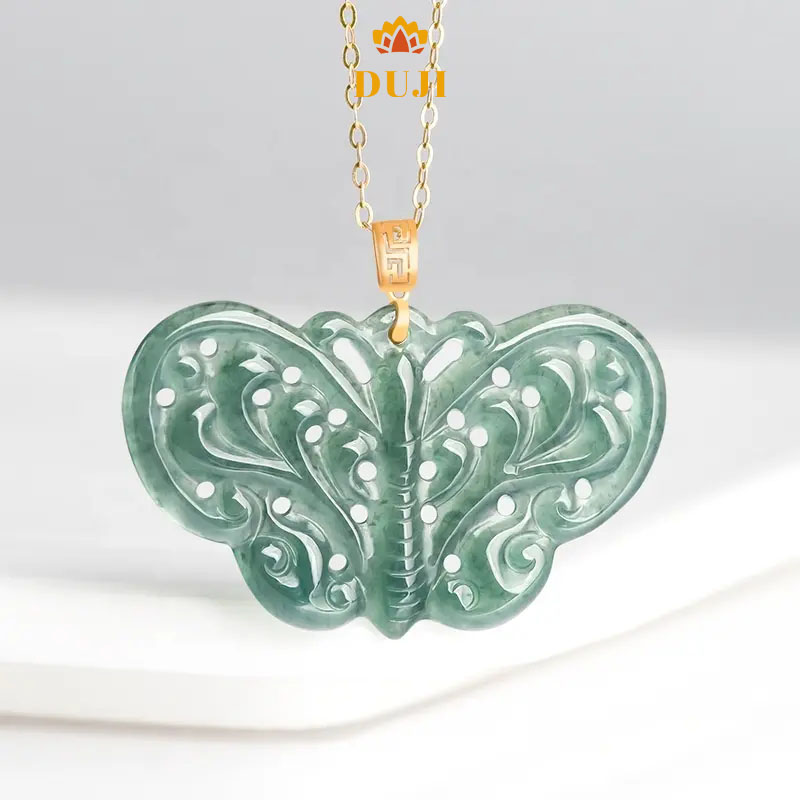 Mặt dây chuyền bướm nước xanh ngọc bích tự nhiên khảm vàng 18K trang sức